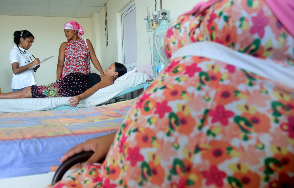 El centro reúne a más de mil trabajadores y concentra 32 especialidades, como geriatría, pediatría, ginecostetricia, cirugía, ortopedia, entre otras. Foto: Calixto N. Llanes