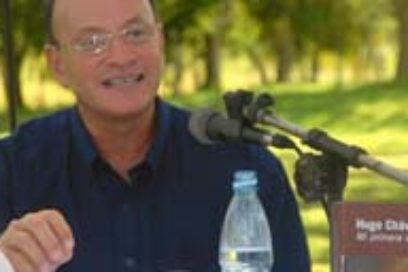 Presentan en Birán libro Hugo Chávez: mi primera vida