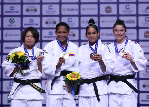 Onix Cortés en el podio de premiación del Mundial 2014, donde obtuvo medalla de bronce