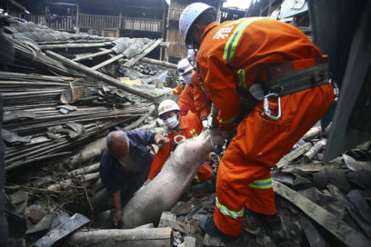 Al menos 367 muertos deja fuerte sismo en sudoeste de China