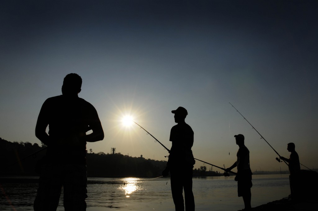 Pesca en el malecón de la Habana.