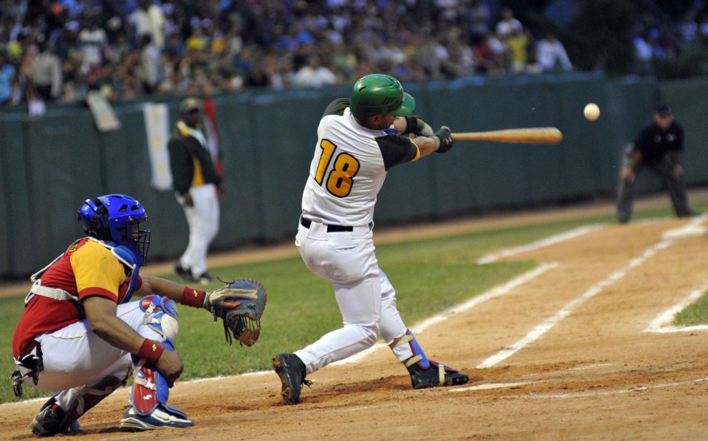 Pinar del Río recibe a Matanzas en la inauguración de la 54 Serie Nacional de Béisbol. Foto: Marcelino Vázquez