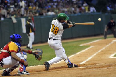 La pasión beisbolera a camisa quitada