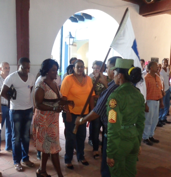 Antes de acompañar a la delegación matancera a La Habana, el estandarte de la Anir recorrerá centros destacados en la producción y los servicios. Fotos: Noryis