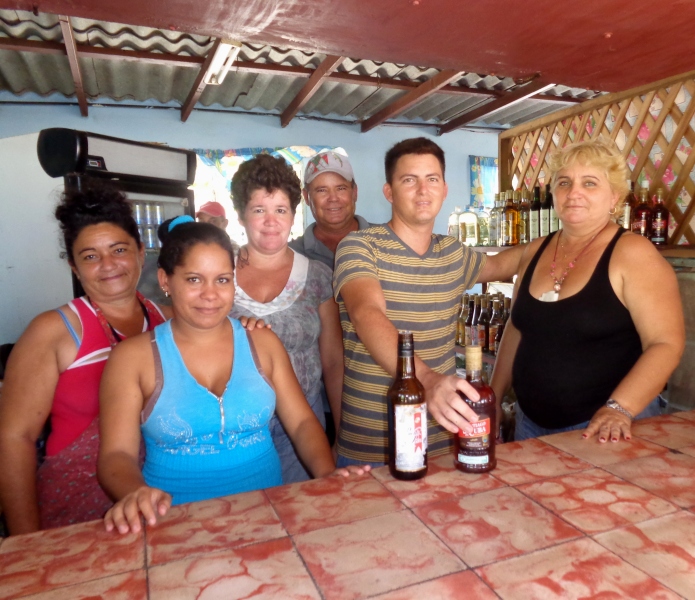 De derecha a izquierda: Flor, Jorge, Ernesto, Yanely, Adriana y Miseida. Fotos: Jorge Pérez Cruz