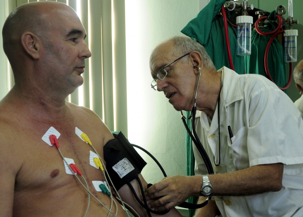A cada paciente le hacen chequeos médicos sistemáticos. Foto: Roberto Carlos Medina