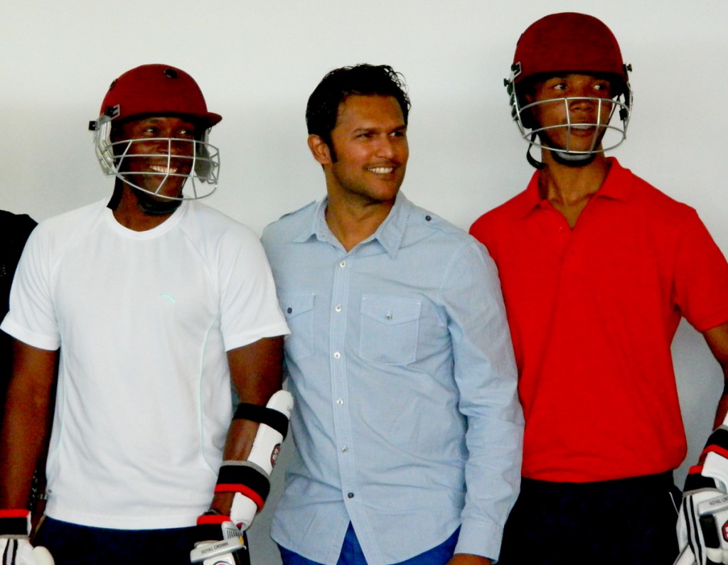 •Daren Ganga, al centro, explicó aspectos esenciales del juego. Fotos: Julio Batista Rodríguez