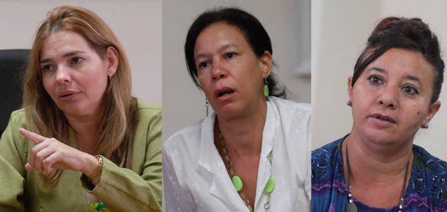 De izquierda a derecha las másteres en Ciencia Ángela Soto, Lizzie Fernández y Caridad Anido.