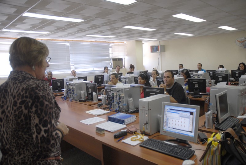 Para la profesora de Contabilidad y Finanzas, Ángela Demestre, constituye un orgullo impartir clases en Preger. Fotos: Agustín Borrego Torres.