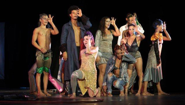 Tributo a El Monte es una composición poética en movimiento que incursiona en la relación Tierra- Árbol- Pueblo y la Naturaleza oculta en el monte cubano.