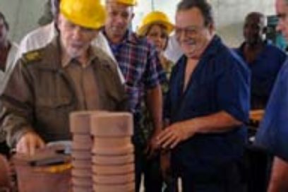 Recorrió Ramiro Valdés industrias de Sagua la Grande