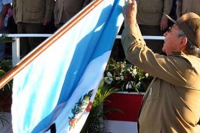 Impone Raúl Orden Antonio Maceo a la Brigada de Aviación