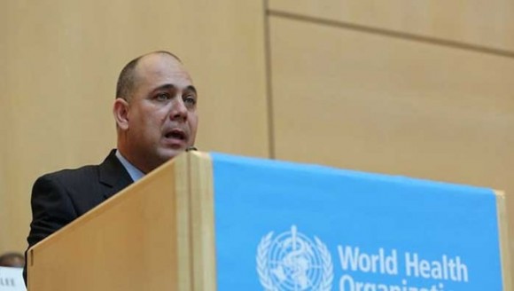 El ministro de Salud Pública de Cuba, Roberto Morales, indicó que el equipo que viajará a Sierra Leona cuenta con experiencia contrastada. Foto: Cubadebate.