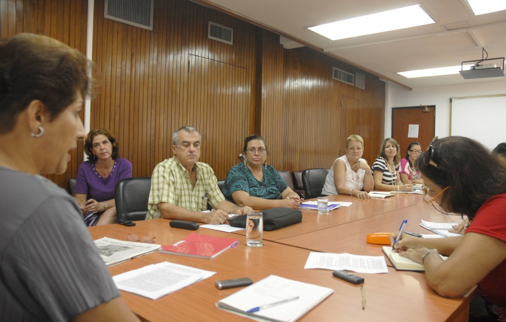 En el encuentro —en el que también participaron viceministros del MINED— la titular del sector admitió con absoluta franqueza y sentido autocrítico que el problema abordado es multifactorial. Foto: Agustín Borrego