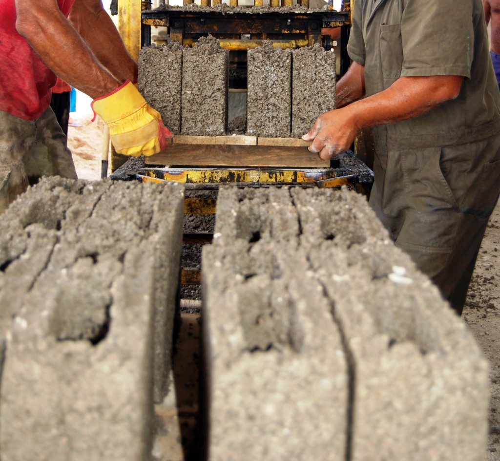 Los merecedores de la libertad anticipada laboran en múltiples empleos y realizan diversas actividades en el sector no estatal. Foto: Barreras Ferrán.