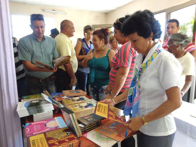 Momento de la reapertura de la librería Felipe Navarro después de una reparación total para mejorar la calidad de los servicios.