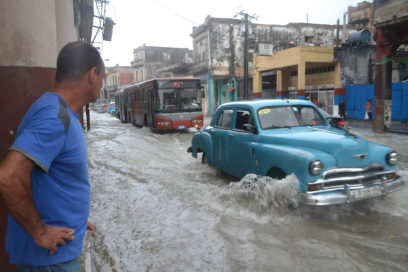 ¡Aguacero de…octubre! (+Fotos)