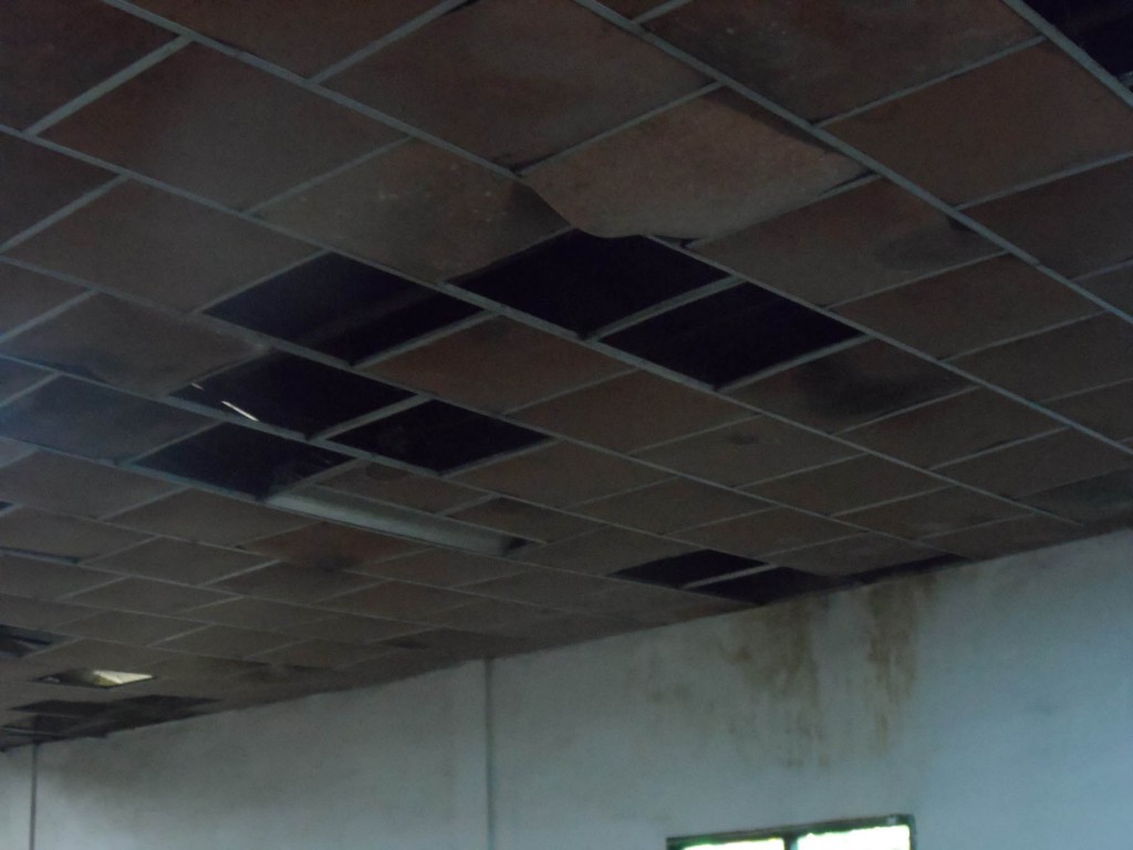 Las filtraciones del techo afectan a los practicantes y una de las prioridades es colocar una nueva cubierta para solucionar el problema. Fotos: Del autor