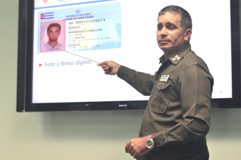 En opinión del coronel Méndez Mayedo, este proceso de implementación, además de constituir un nuevo paso en la informatización de la sociedad cubana. Foto: José Raúl Rodríguez Robleda.