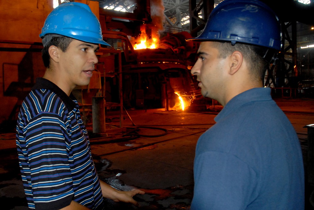 Los deberes y derechos de los jóvenes incorporados a la vida laboral han suscitado numerosas preguntas. Foto: René Pérez Massola