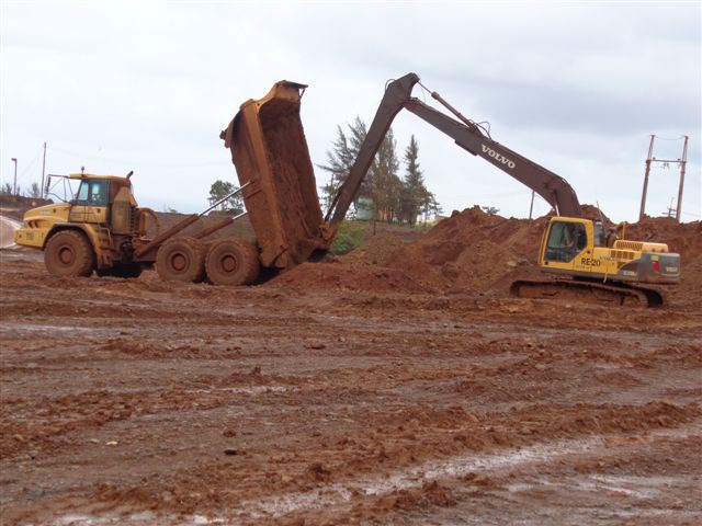 Miles de toneladas mueven diariamente los mineros de Moa