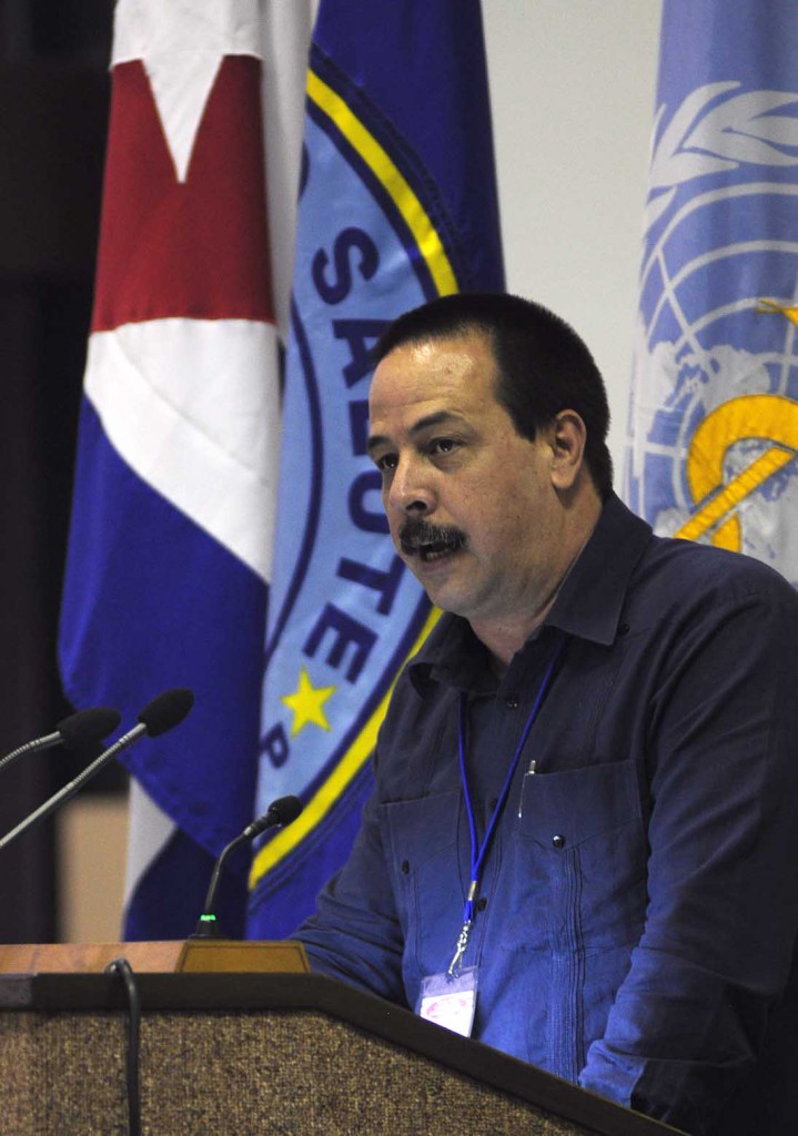 El doctor José Ángel Portal Miranda, viceministro primero de Salud Pública de Cuba, clausuró la Reunión Técnica de especialistas y directivos para la prevención y el enfrentamiento al Ébola. Foto: Roberto Carlos Medina