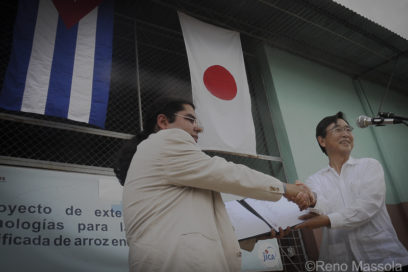 Donan equipos para producción de arroz
