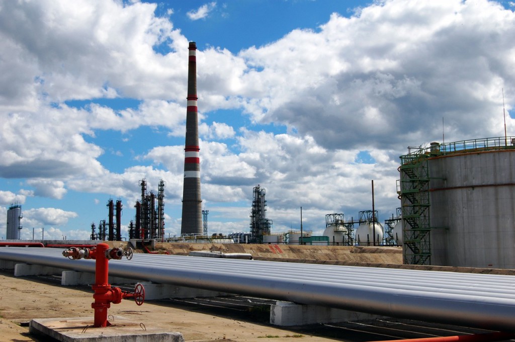 La refinería de petróleo de Cienfuegos es sede de la segunda jornada sobre Seguridad, Higiene y Protección del Medio Ambiente, de la empresa mixta Cuvenpetrol S.A.