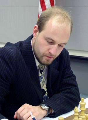 El experimentado Alexander Shabalov ha roto los pronósticos y es líder. Seis triunfos y dos tablas le suman ¡24,4 puntos! a su Elo.