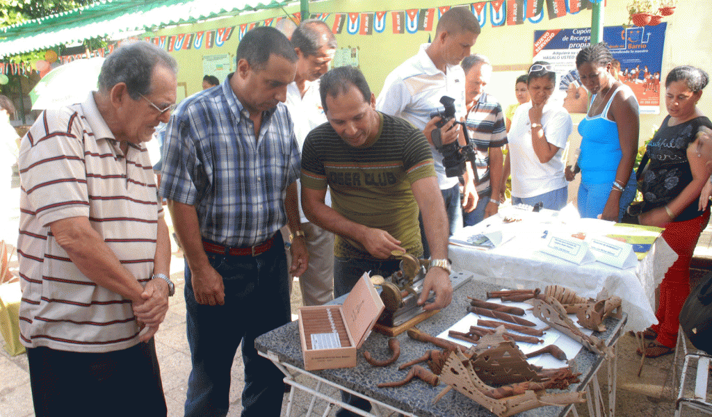 Alfredo Machado López (segundo de izquierda a dertecha) subrayó: “El innovador siempre hace la parte más difícil: la solución del problema”.Foto: Agustín Borrego