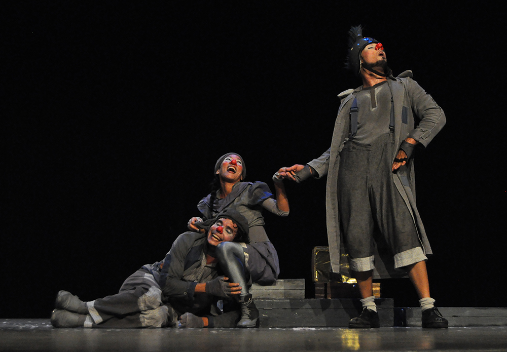 Gris, creación colectiva a partir de una idea de Ernesto Parra, por Teatro Tuyo. Foto: Del autor