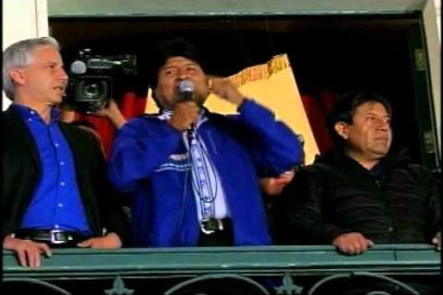 Celebran bolivianos triunfo de Evo Morales