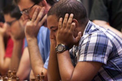 Isam se mantiene entre los líderes