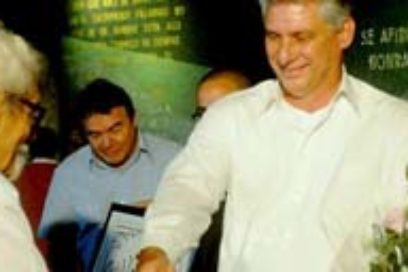 Asistió Díaz-Canel a entrega de premios Maestro de Juventudes
