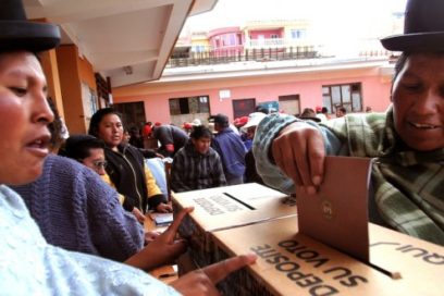 Evo vota y llama a la participación popular