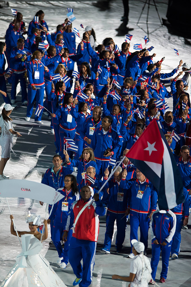 La bandera cubana ondea en el estadio Luis Pirata Fuente. Foto: Excelsior.