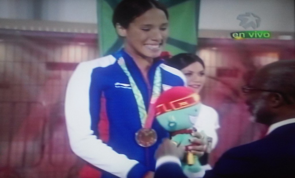 La joven nadadora aportó una sorpresiva medalla de bronce en los 200 metros libres, totalmente fuera de los planes.