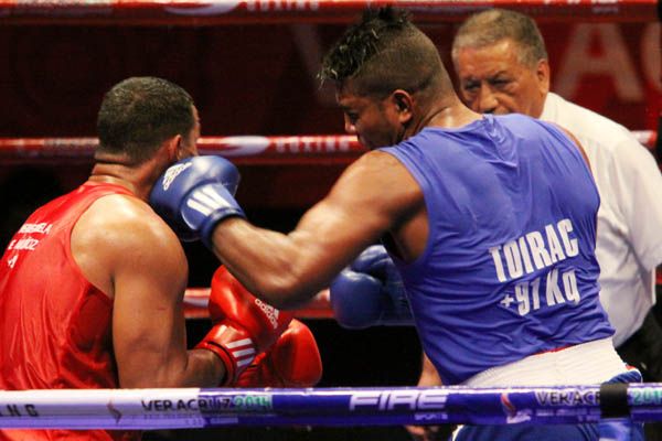 Toirac puso la última corona del boxeo. Foto: Armando Hernández