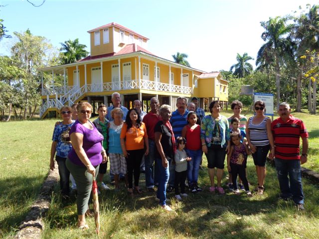 Grupo de Combatientes en la Casa Natal de Fidel.