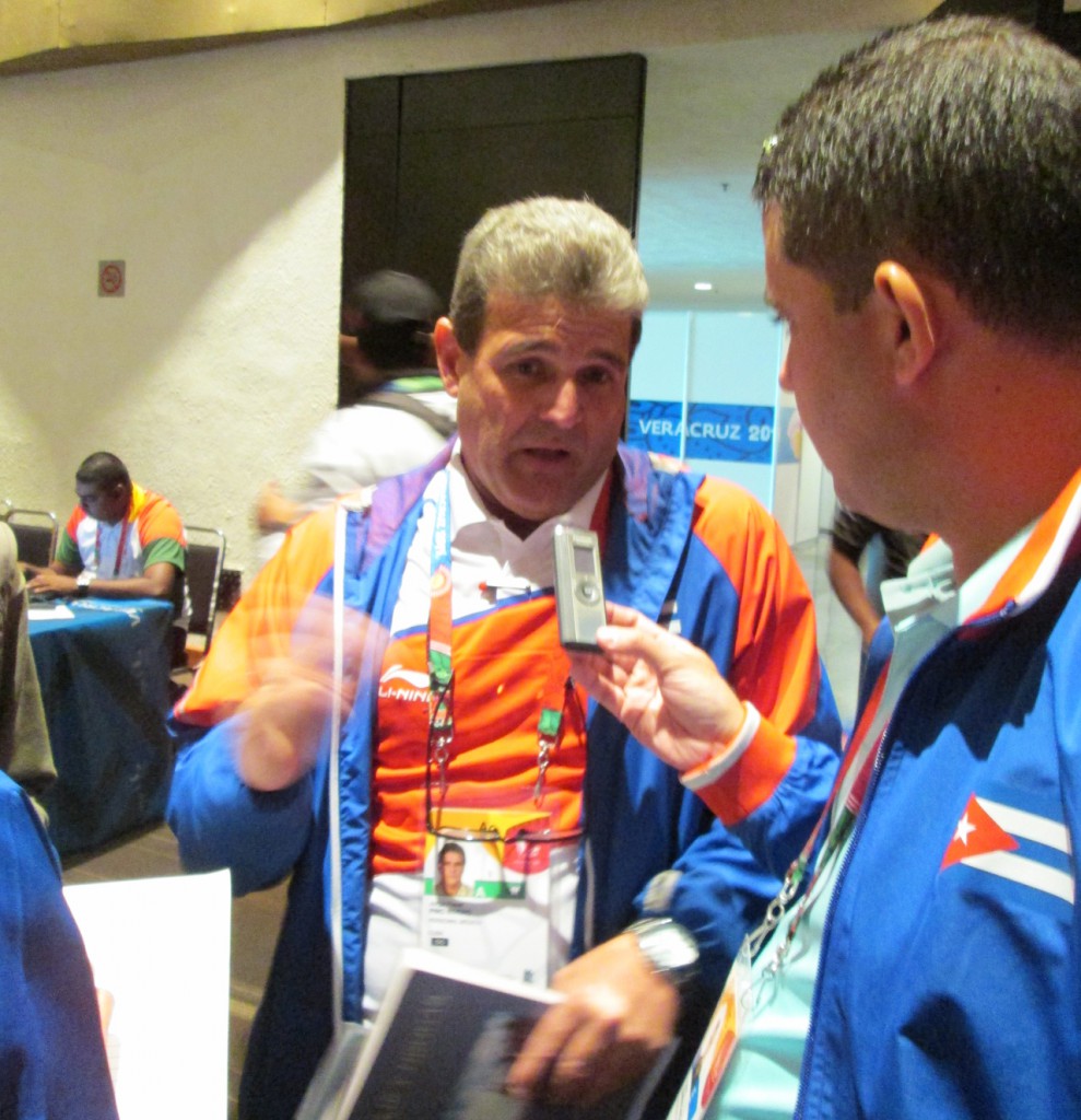 Pavel dialoga con la prensa en el World Trade Center.