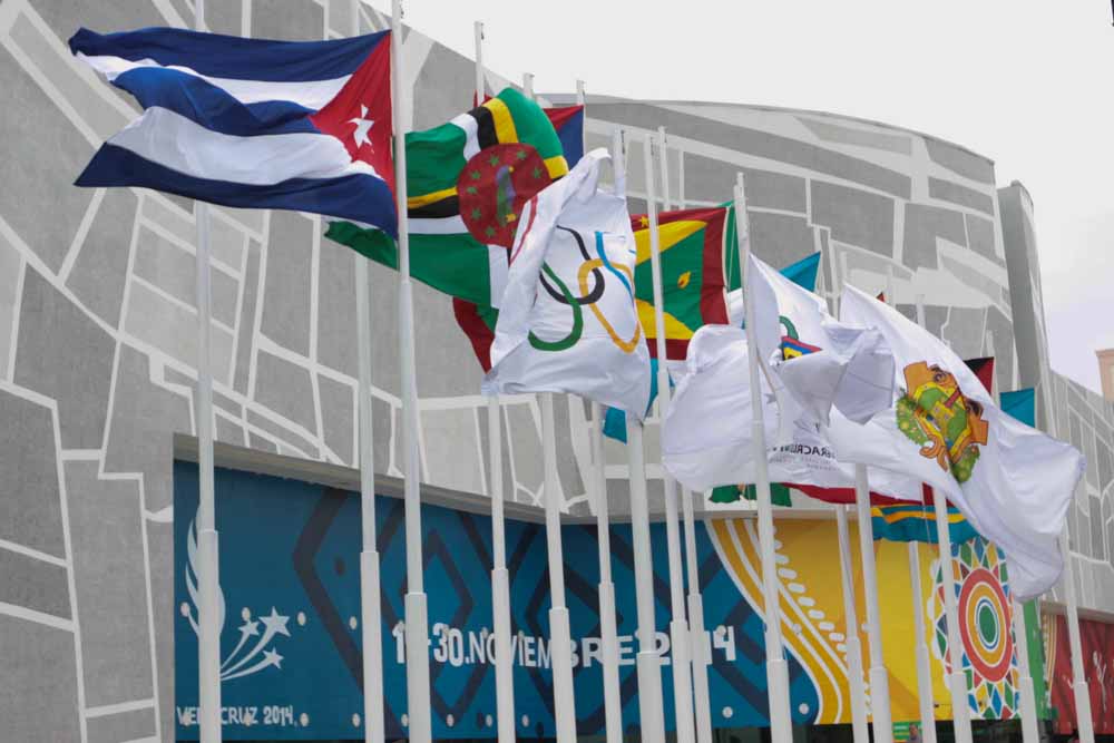 La enseña nacional ondea en la Plaza de las Banderas del World Trade Center. Foto: Otmaro Rodríguez.