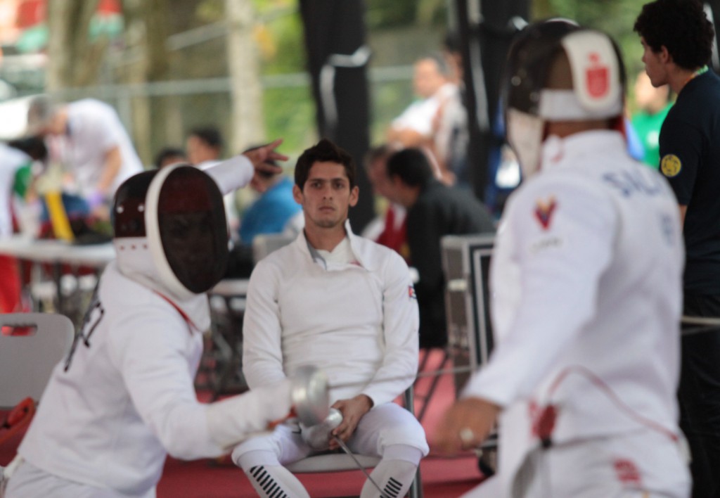 Figueroa (al centro) y Velázquez estuvieron mal en la prueba ecuestre y terminaron segundos en el relevo masculino. Foto: Otmaro Rodríguez