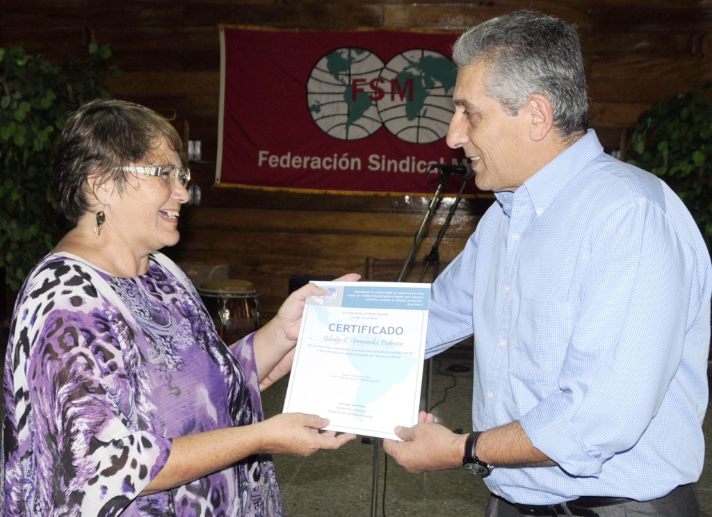 Among the recognized personalities by the World Union Federation, due to her support to the training of the union leaders of the region, there were the researchers Gladys Hernandez Peraza (in the photo) and Blanca Munster Infante, both from Ciem, Santiago Espinosa Bejerano, from Cipi and the journalist Orestes Eugelles among others.