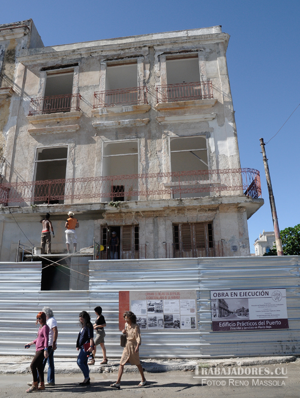 Numerosas obras se ejecutan en el ambicioso proyecto de restauración de La Habana. En la imagen el edificio de los Prácticos del Puerto