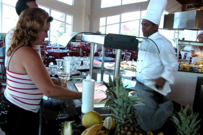 Apoyan trabajadores del Turismo programas de Salud en Las Tunas