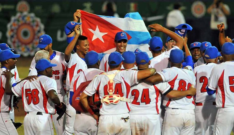 Festejo en Veracruz tras el título del béisbol. Foto: Ricardo López Hevia