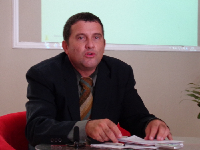 Julio del Toro Orozco, delegado de la cadena Cubanacán en la provincia, asegura que con la filosofía de cero quejas se ganará en clientes. Foto: De la autora