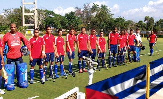 Hockey (M) suda fuerte para ganar