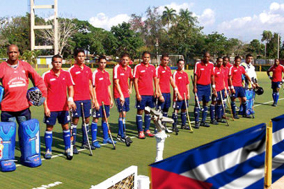 Hockey (M) suda fuerte para ganar