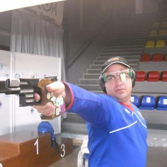 Tiro deportivo suma dos platas en pistola standard (m)